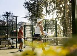 Spela Padel på Smådalarö Gård
