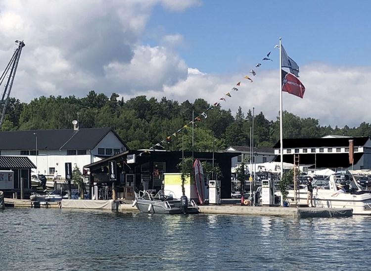 Dyvik Marina – Gästhamn med Sjömack, Sjöbutik, Sommarcafé