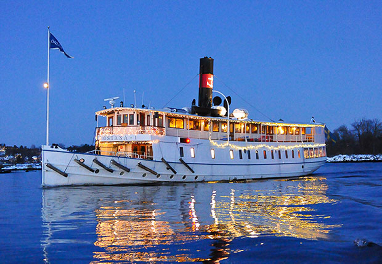 Julbordskryssning i Stockholms skärgård med Strömma