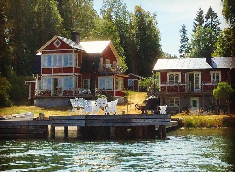 Skärgårdshus med egen brygga och strand på Tynningö