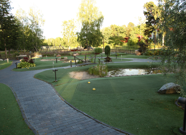 Äventyrsgolf i Stockholms skärgård nära Norrtälje
